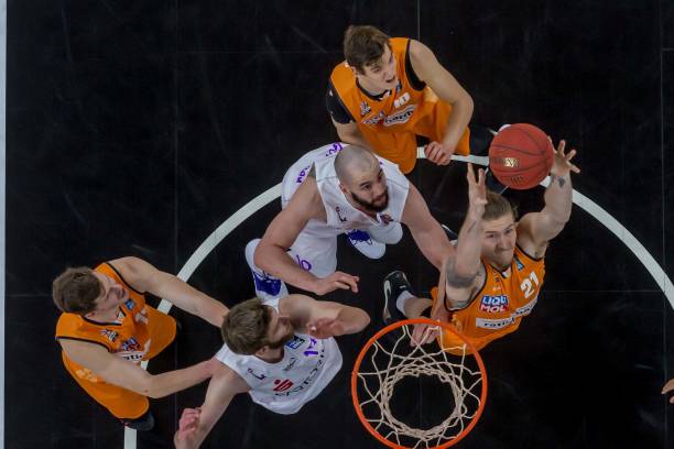 勇往直前的 勇往直前的