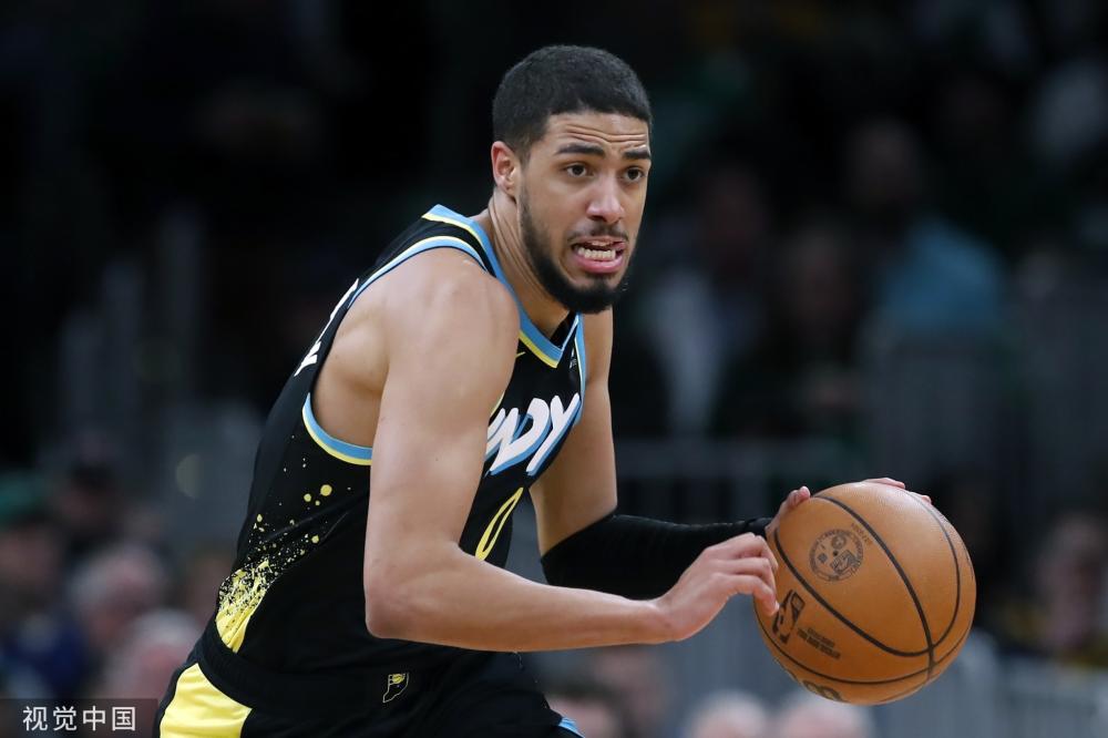 足球比赛中 足球比赛中